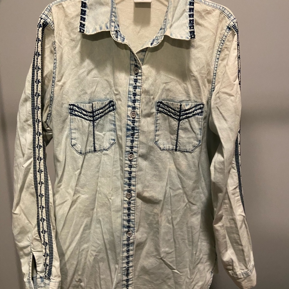 Western-style detailed shirt